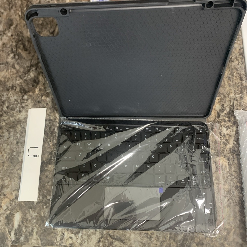 Keyboard Case for iPad Air 5th Gen (2022) / iPad Air 4th Gen Black - Picture 3 of 7